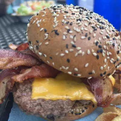 Ravina Bay smashburger